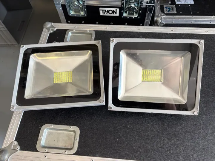 2x LED Fluter mit Powercon Anschluss